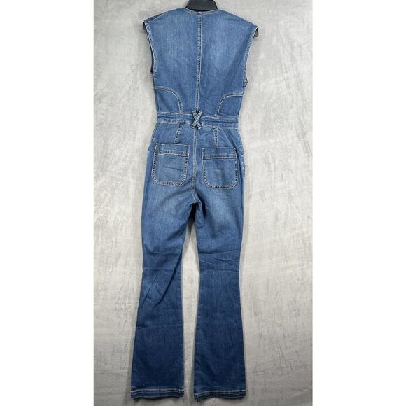 New Free People CRVY Hyde Park Jumpsuit Size 6 V-neck Flare Leg Denim Jumpsuit - Picture 5 of 8